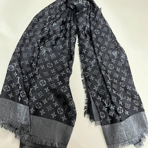 Louis Vuitton Charcoal Monogram Shawl - Picture 4 of 7
